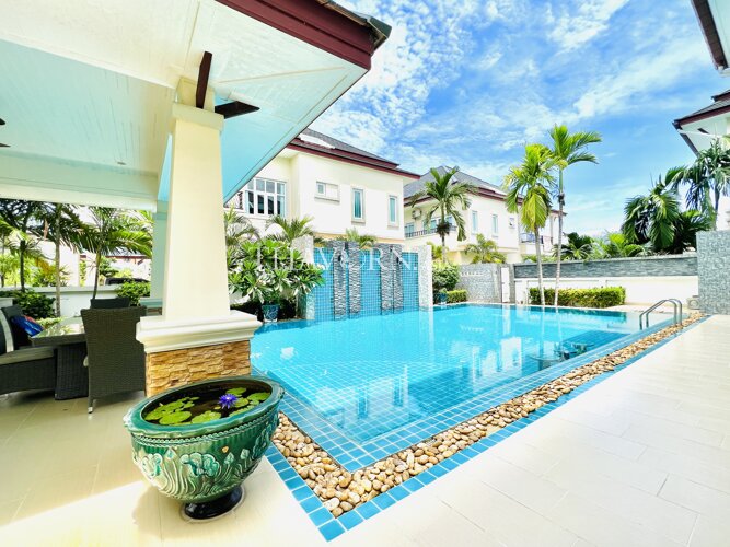 House For sale 4 bedroom 250 m² with land  in Baan Dusit, Pattaya
