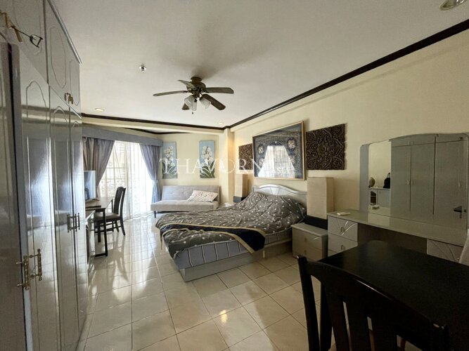 Condo for sale studio 30 m² in Jomtien beach condominium, Pattaya