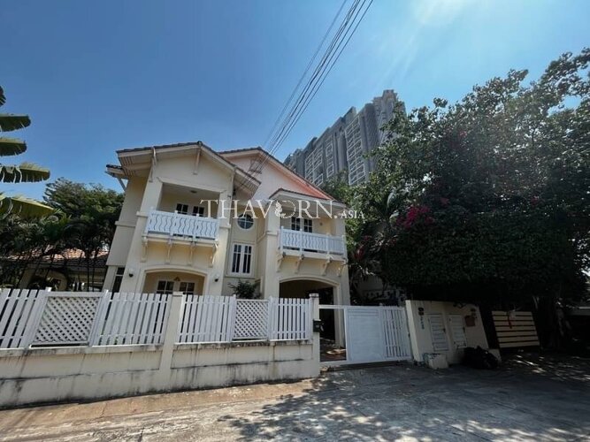 House For sale 3 bedroom 230 m² with land  in Baan Fah Rim Haad, Pattaya