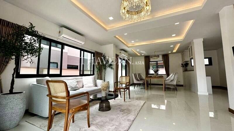 House For sale 3 bedroom 180 m² with land  in The Lake Huai Yai, Pattaya