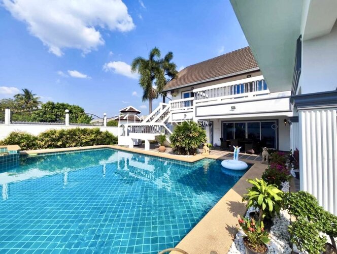House For sale 3 bedroom 350 m² with land  in Temple Court Villa, Pattaya